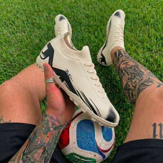 Chuteira Society Meinha Botinha Cano Baixo Futebol Com Trava Baixa Grama Sintética Resistente Costurada