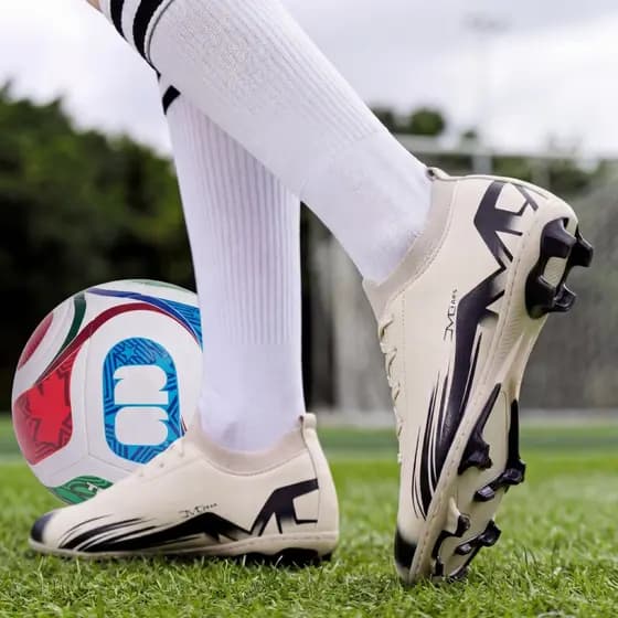 Chuteira Merks Meinha Botinha Campo Grama Natural Leve Futebol Resistente Costurada Macia Com Travas