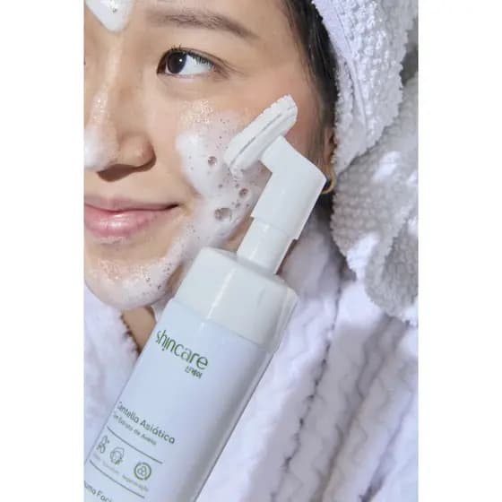Espuma de Limpeza Facial Centella Asiática + Aveia + Algas | Com Escova de Silicone | Limpeza Suave