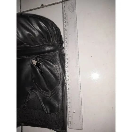 luvas de bate-saco ou luvas de saco de pancada no Estado Leia Descrição.