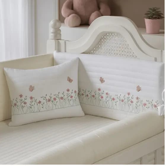 Kit Berço Bordado 5 Peças Completo Enxoval De Bebê Com Colcha Protetores Travesseiro E Lençol