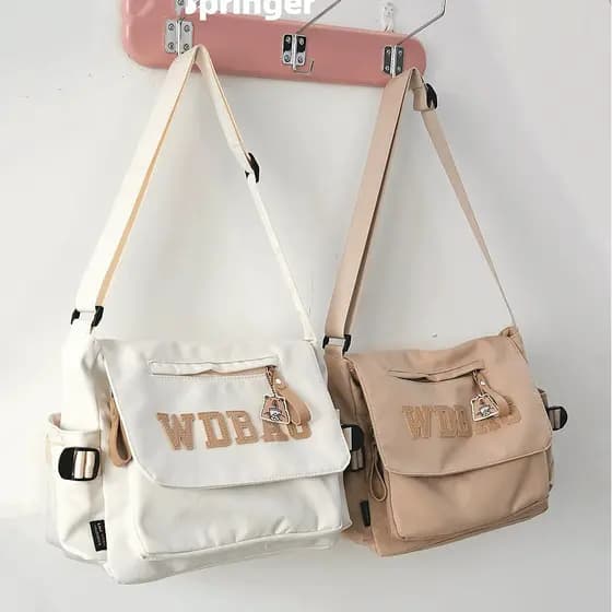 Bolsa Transversal Unissex em Nylon Impermeável – Bolsa Carteiro de Ombro com Grande Capacidade e Estampa de Letras