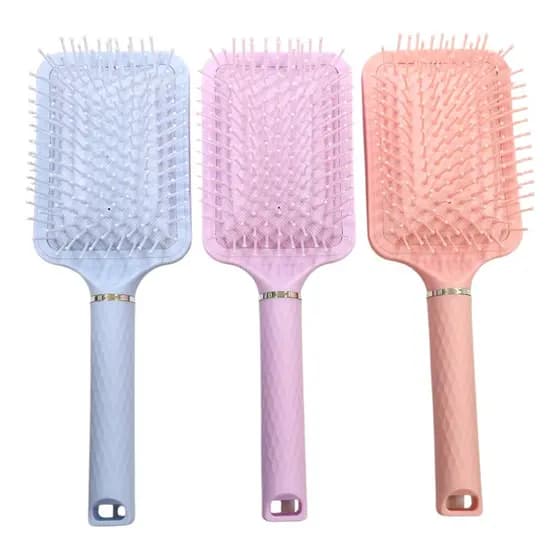 ESCOVA DE CABELO MODELO RAQUETE CERDAS MACIAS DE SILICONE CORES CLARAS ESCOLHA NA VARIAÇAO