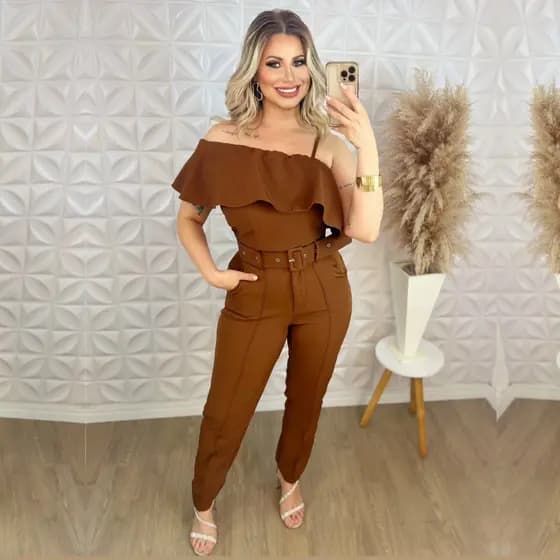 Conjunto elegante moderno feminino alfaiataria com blusa assimétrica estruturada e babado