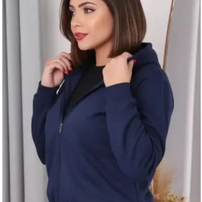 Moletom Poliéster Feminino liso, Com Capuz, Bolsos laterais e fechamento em zíper perfeito para voce