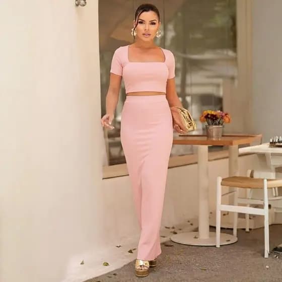 Conjunto Rosa Bebe Feminino com Cropped Curto e Saia Longa Ajustada Look Versátil Elegante Sofisticado e Fashion