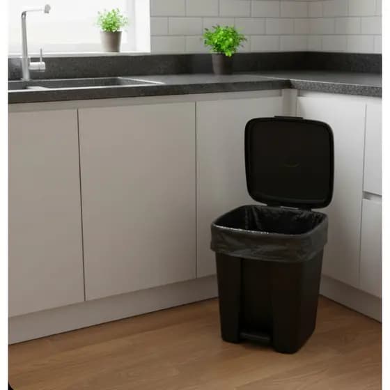 Lixeira 16L com Pedal Preta Plástico Reforçado Cozinha Banheiro Escritório Tampa Automática Compacta