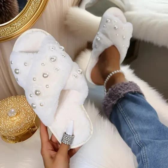 Casa casa 2026 plana pérola cruz chinelos peludos chinelos femininos cor doce chinelos de algodão feminino
