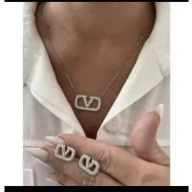 Conjunto Colar e Brinco Inspiração de Marca Cravejado com Zircônia