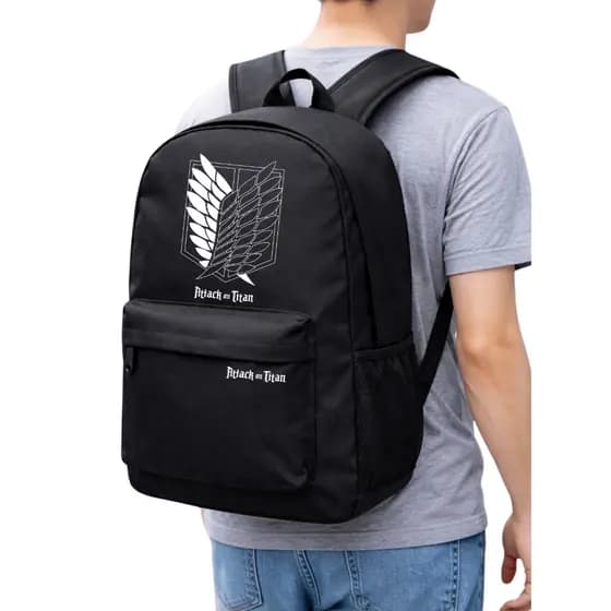 Mochila Escolar Esportiva Com Bolso Externo Notebook Attack On Titan Role Escola
