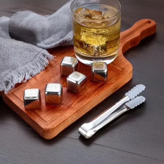 Kit 6/8 Cubos de Gelo de Aço Inox Com Pegador Cubos Reutilizáveis para Bebidas Whisky Cerveja Drinks