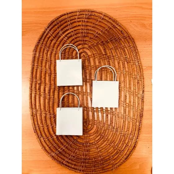 Mini Bolsa Decorativa em Metal com Alça Fina – 11 cm