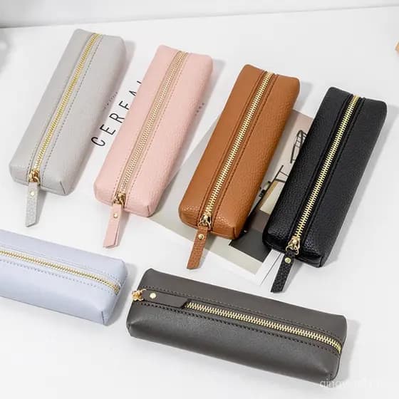 Bolsa Casual de Couro PU Cor Sólida Grande Capacidade Estojo de Lápis Macio com Zíper