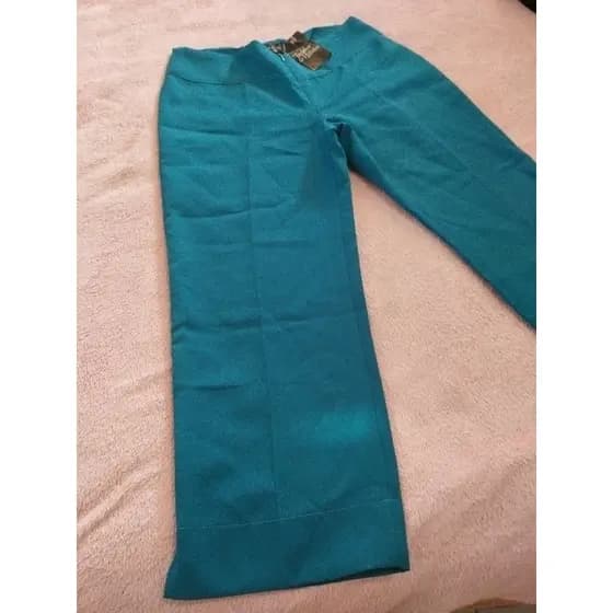 Calca social Capri, corsário azul, veste 40.