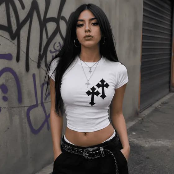 Camiseta Feminina Baby Look Estampada Cruz Gótico Dark Streetwear Confortável Algodão