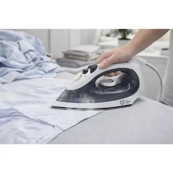 Ferro De Passar Roupa Doméstico 127v em casa tem