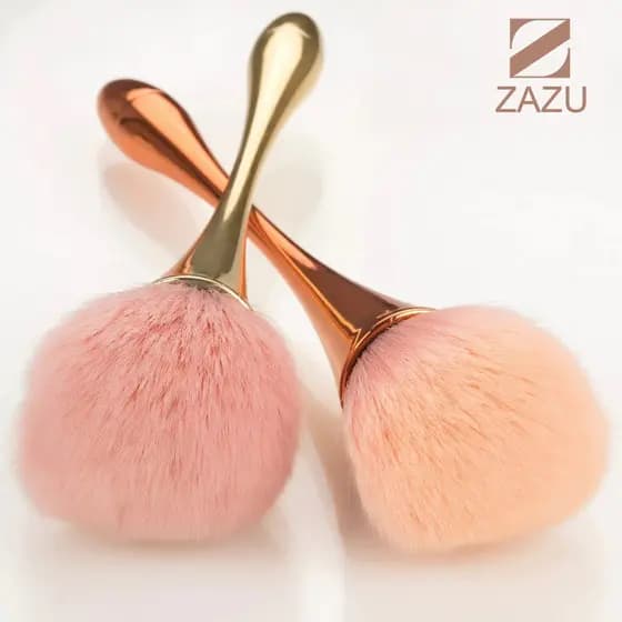 Pincel Rosé Gold Para Aplicação Perfeita de Pó e Blush Acabamento Aveludado Must-Have da Maquiagem