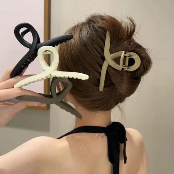 Kit 2 Presilhas de Cabelo Piranha Feminina Modelos Variados Cores Aleatórias para Coque e Penteado