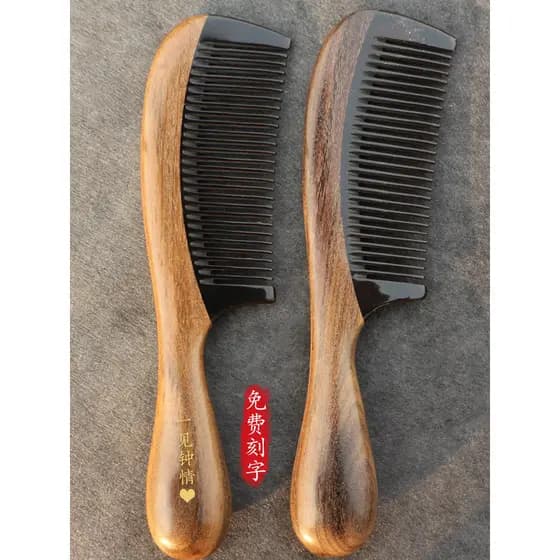 Um pacote Natural afundando tesouro precioso pente de madeira com chifre pente fino massagem dos dentes alisamento pente