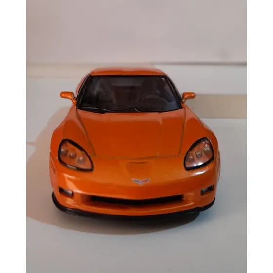 Miniatura Corvette C6 Z06 Laranja 2017 Kinsmart 2007 Metal e Fricção.