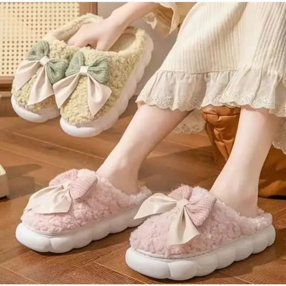 Pantufa Nuvem de Pelúcia com Laço Acetinado – Conforto Irresistível - Design "Cloud" com Detalhe em Laço LU4445