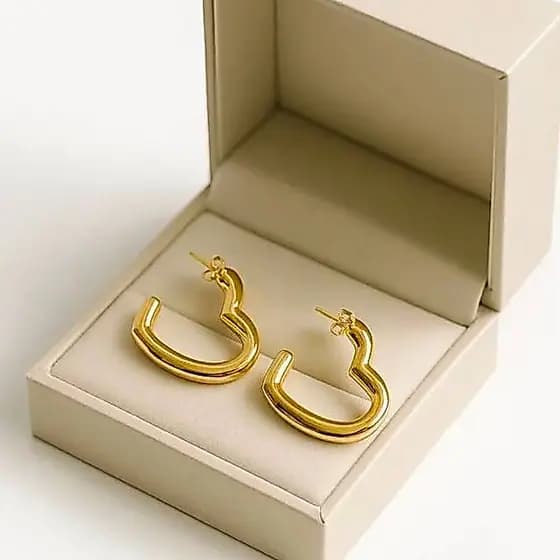 Brinco Argola Coração Banhado a Ouro 18K Feminino Delicado