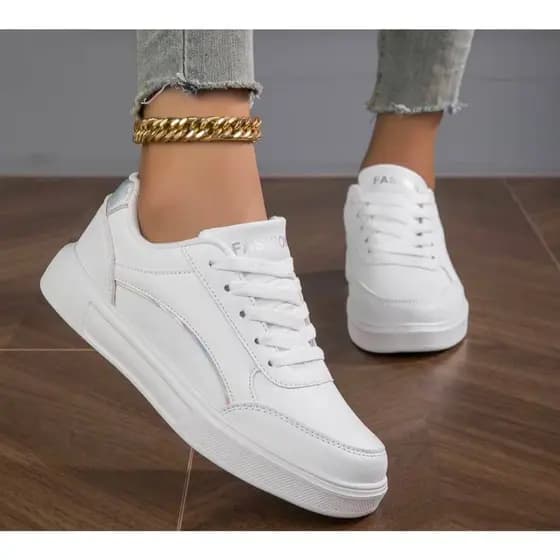 Tênis Branco Casual Feminino Confortável e Leve para Dia a Dia Estiloso Versátil Moderno Passeio