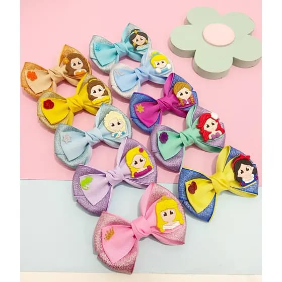 Laços de cabelo infantil Princesas Disney | Laço médio princesas | Enfeite de cabelo de meninas na presilha bico de pato