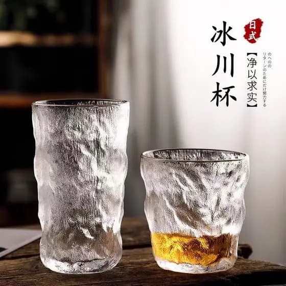 Dois pacotes de vidro com padrão glaciar, vidro para beber, loja de departamentos de alto valor, suco feminino, copo de