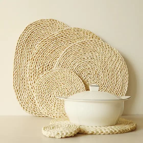 Novo estilo tecido palha Material de pele de milho isolamento térmico Placemat bandeja esteira Coaster prateleira de par