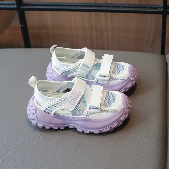 Meninas sandálias esportivas verão 2026 novo estilo de venda quente crianças Toe-coberto sandálias grandes sapatos infan