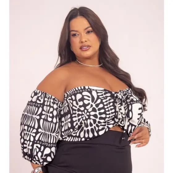 Blusa plus size feminina Blusa ciganinha ombro a ombro Crepe dunas que não amassa Blusa cropped Moda plus si