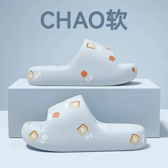 2026 verão novo estilo chinelos feminino dos desenhos animados bonito interior casa de sola grossa merda-piso dormitório