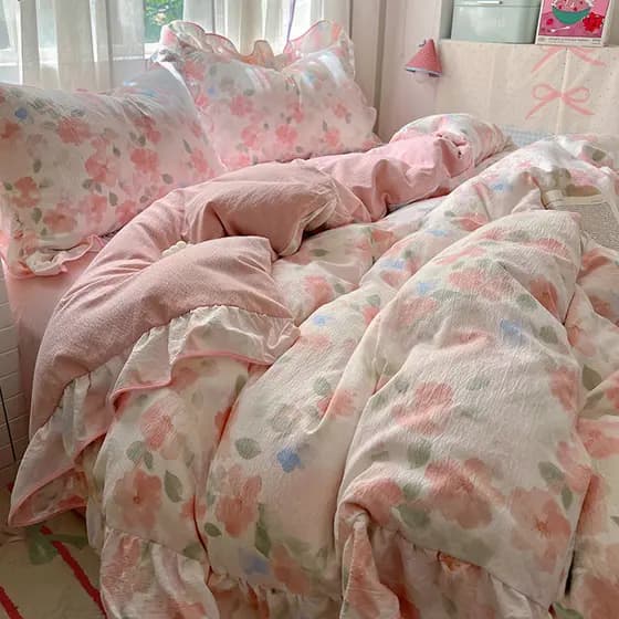 Novo estilo pele-amigável escovado estilo plissado renda estilo cama doméstica conjunto de quatro peças dormitório estud