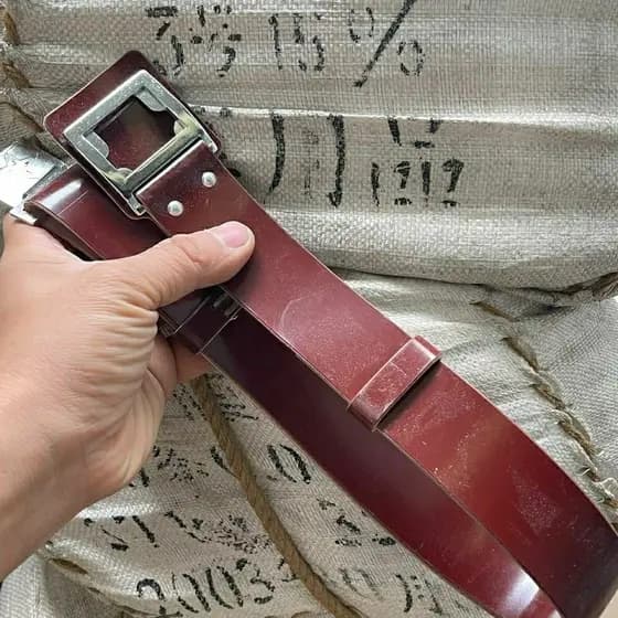 Inventário de produtos antigos 80s início 87 cinto externo antiquado cinto de couro amarelo coleção tema comemorativo no