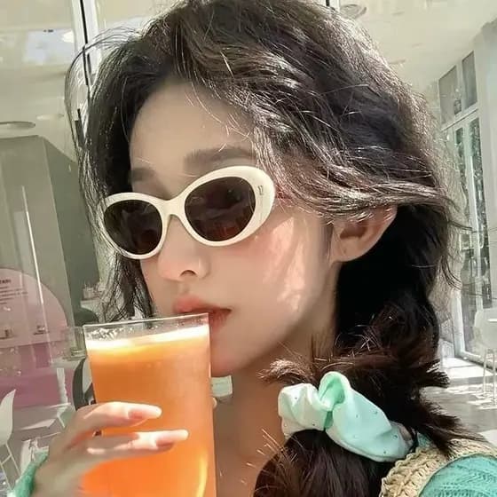 Óculos de sol com armação branca de leite japonês feminino rosto liso All-Match armação redonda óculos de sol olho de ga
