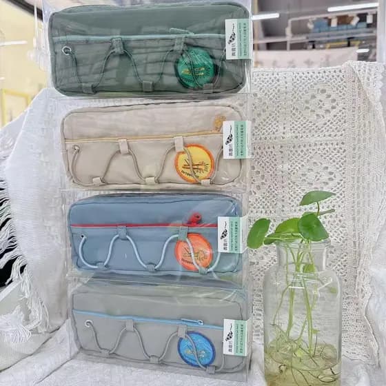 Qingyifang Miye Action Square Estojo de lápis de grande capacidade Bolsa de armazenamento de papelaria para estudantes E