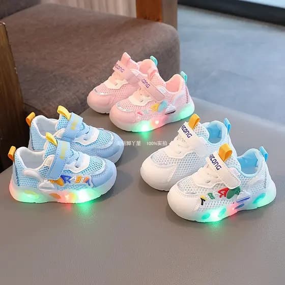 Meninos sapatos iluminam 2025 primavera verão novo estilo malha oca meninas sapatos casuais sapatos de bebê crianças sol