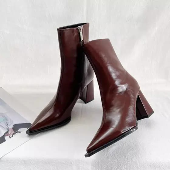 Novas botas de uniforme femininas com bico fino, botas de cano curto multifuncionais, salto quadrado casual, botas de co