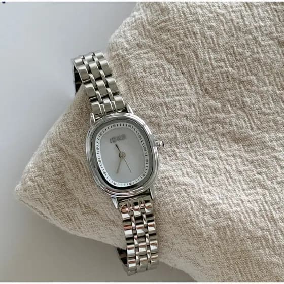 Ike luz luxo simples High-End nicho Design moda Fritillary aço banda corrente relógio feminino Retro relógio de quartzo
