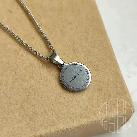 Colar masculino com pingente versículo João 1:4 aço inoxidável não escurece