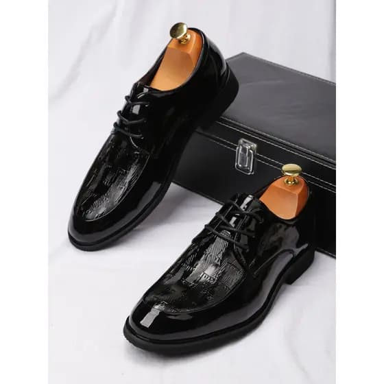 2025 Novo Estilo Padrão de Crocodilo Britânico Dedo Apontado Sapatos de Couro Brilhante Homens Versão Coreana Sapatos Ma