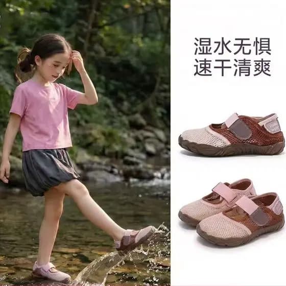 Meninas sandálias esportivas 2026 verão novo estilo crianças Upstream sapatos leves sapatos descalços respirável Casual