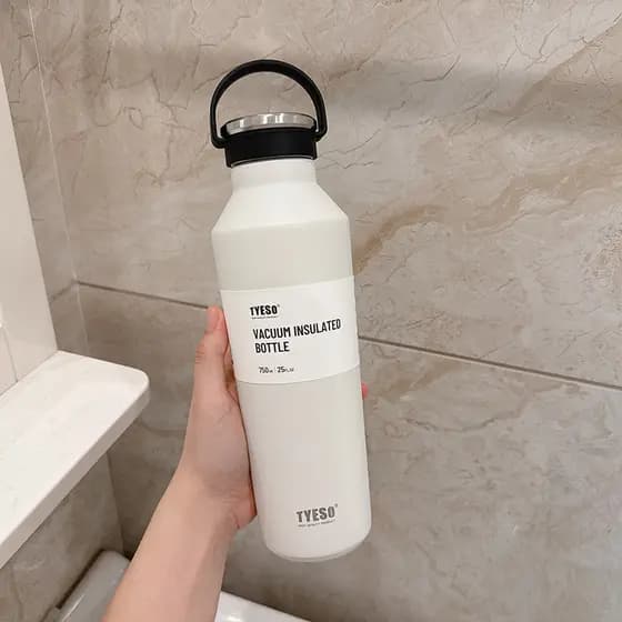 Copo térmico simples feminino 2026 novo estilo de alto valor portátil grande capacidade estudante refrigeração garrafa e