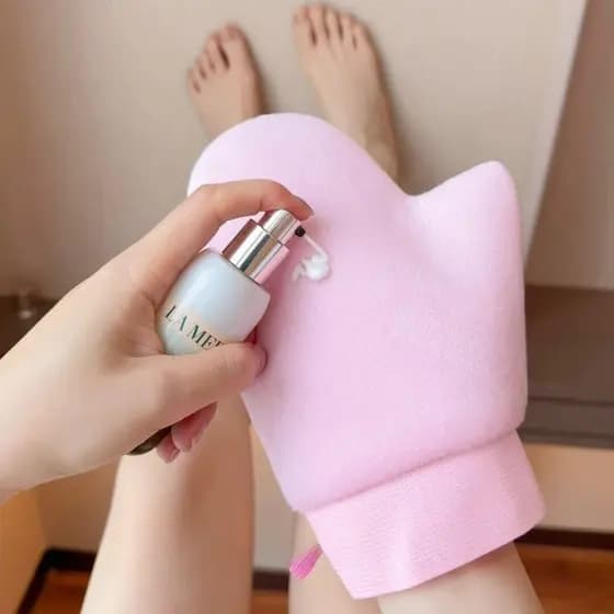 Aplicar luvas de loção corporal esfregar protetor solar sem rosto creme esfregar ferramenta de flocagem pessoas preguiço
