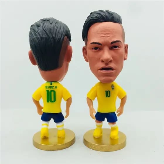 Figuras de futebolistas brasileiros: Neymar, Ronaldinho, Cafu, Carlos, Pauto, William. Colecionáveis, presentes.