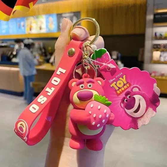 Disney morango urso carro chaveiro feminino requintado influenciador chaveiro pingente mochila pingente menino presente