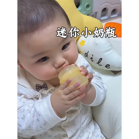 Bebê bebê Mini pequena garrafa de alimentação infantil Silicone líquido garrafa de bebê espremer suco de alimentaçã