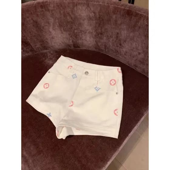 Colorido indústria pesada bordado branco A linha Denim Shorts verão novo estilo redução de idade fresco mais magro