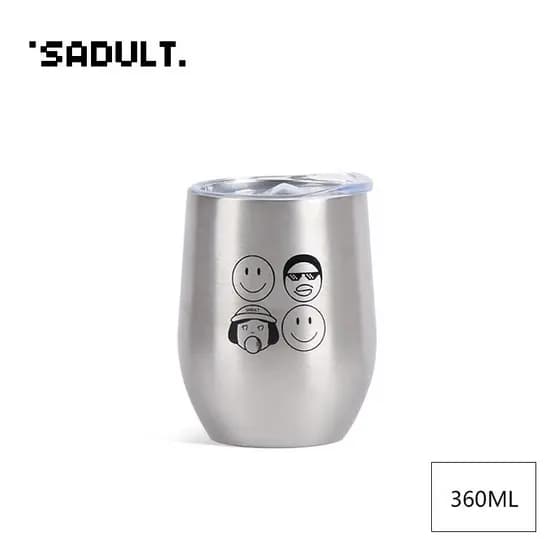 Estudante do sexo feminino bonito isolamento térmico mantendo frio 304 copo portátil de aço inoxidável copo de água bebi